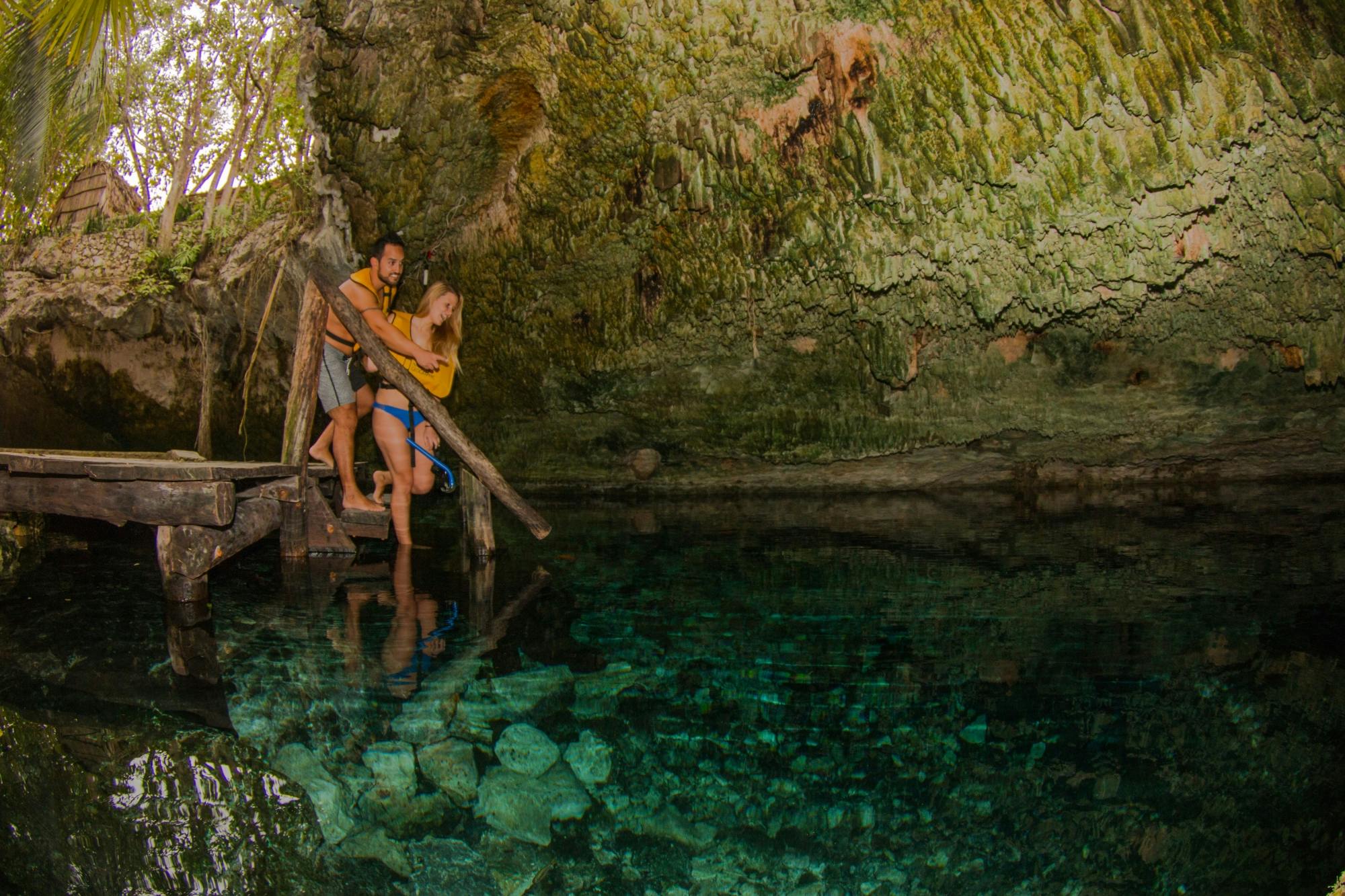 Guided tour of Tulum and visit to a modern Maya community