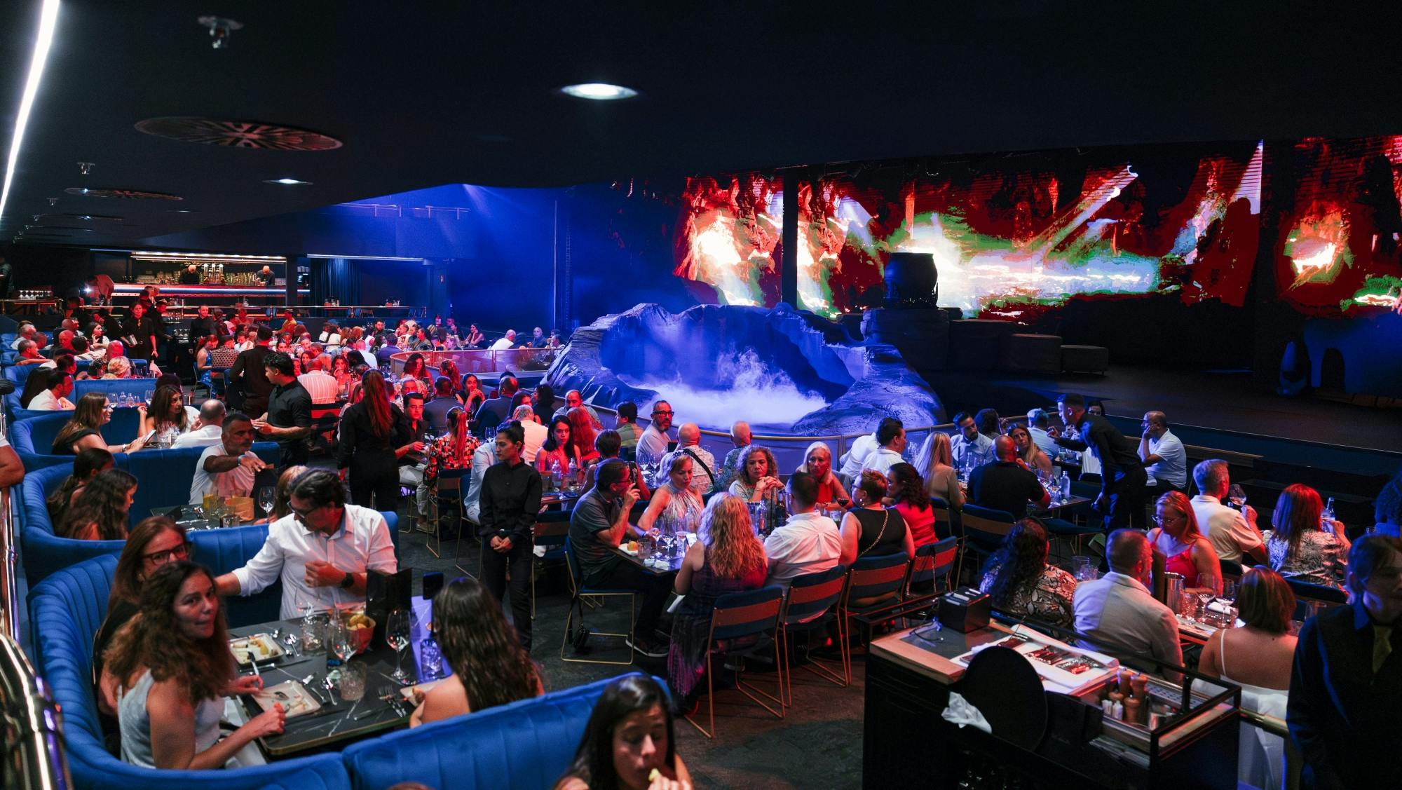 Gran Canaria Nomad dinner and show with drinks front-row seats at Sala Scala