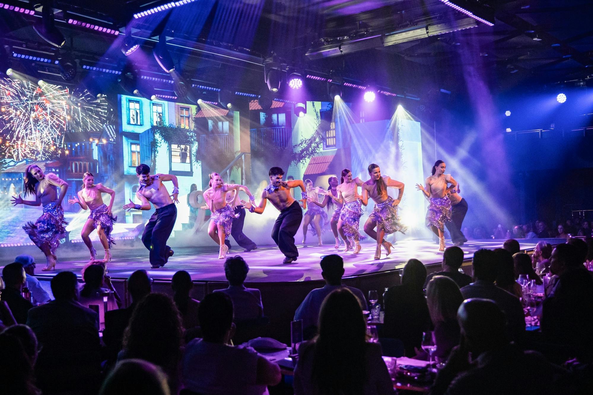 Gran Canaria Nomad dinner and show with drinks front-row seats at Sala Scala