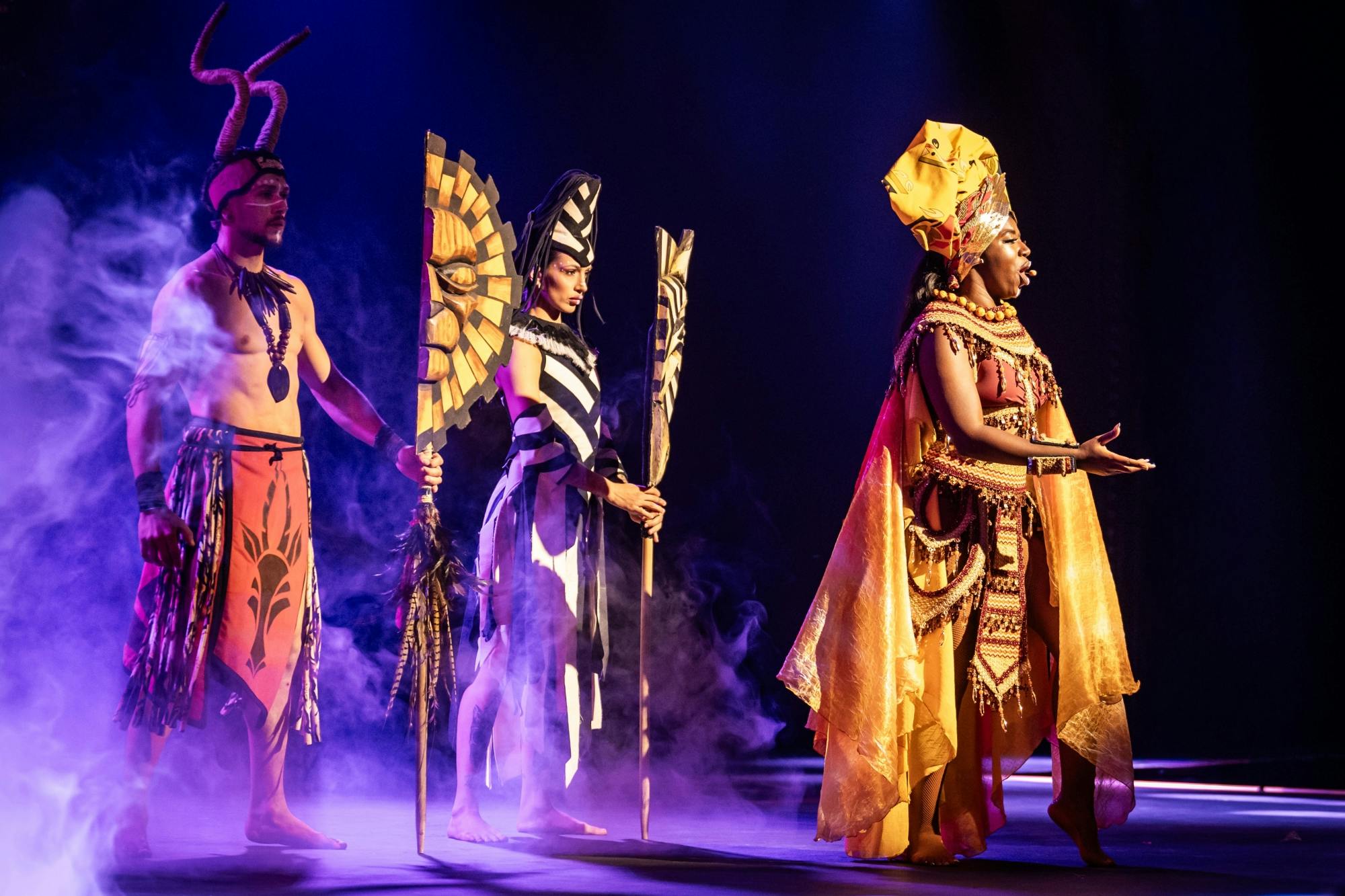 Gran Canaria Nomad dinner and show with drinks front-row seats at Sala Scala