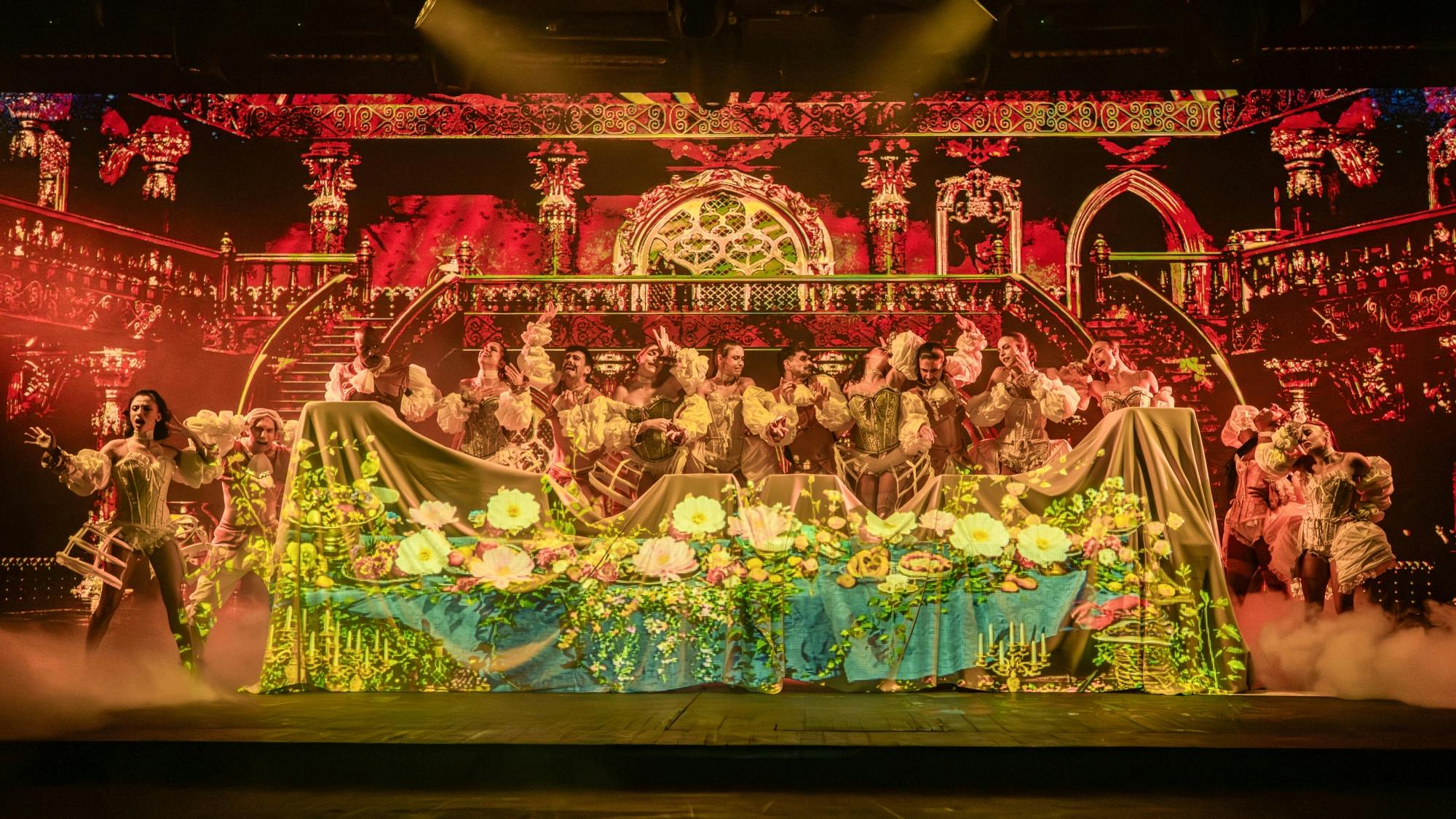 Gran Canaria Nomad dinner and show with drinks front-row seats at Sala Scala