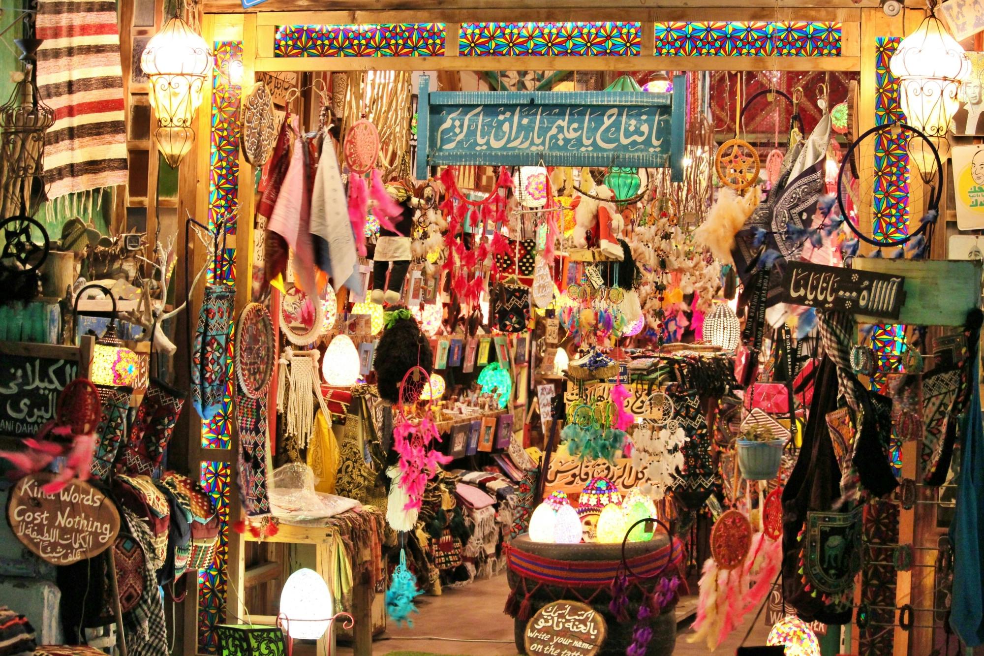 Dahab City Tour by Night with Seafood Dinner from Sharm El Sheikh