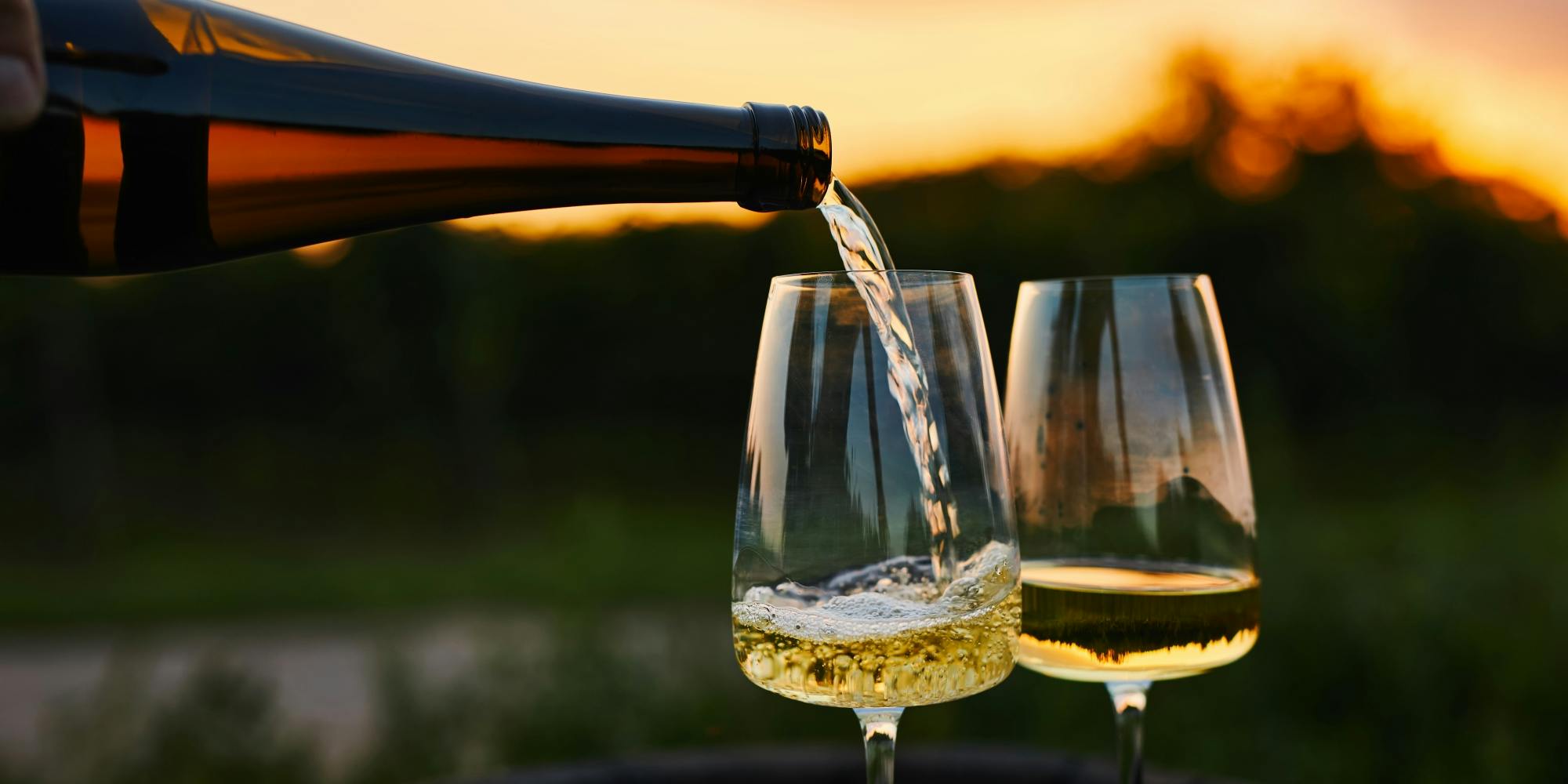 Cena al atardecer entre viñedos en Masseria Torleanzi