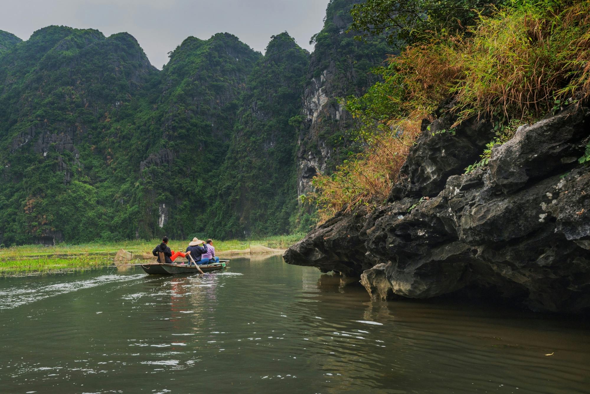 Hoa Lu Ancient Capital guided tour with Tam Coc boat ride and Mua Cave