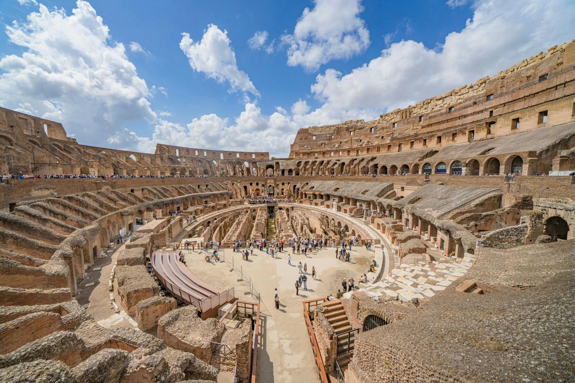 Visita guiada em grupo reduzido ao piso da Arena do Coliseu, com o Fórum e o Monte Palatino