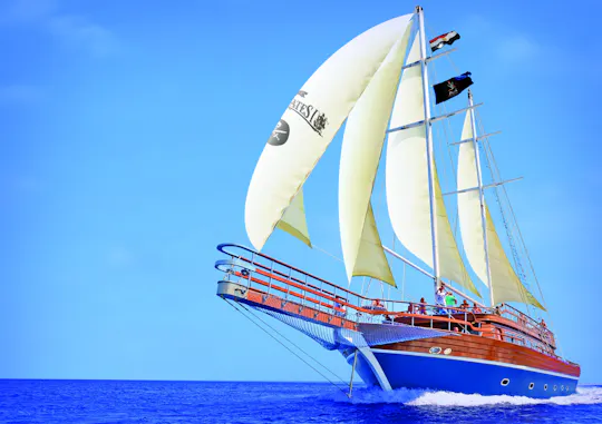 Aventura num barco pirata e excursão de mergulho com snorkel com almoço incluído, com partida de Marsa Alam