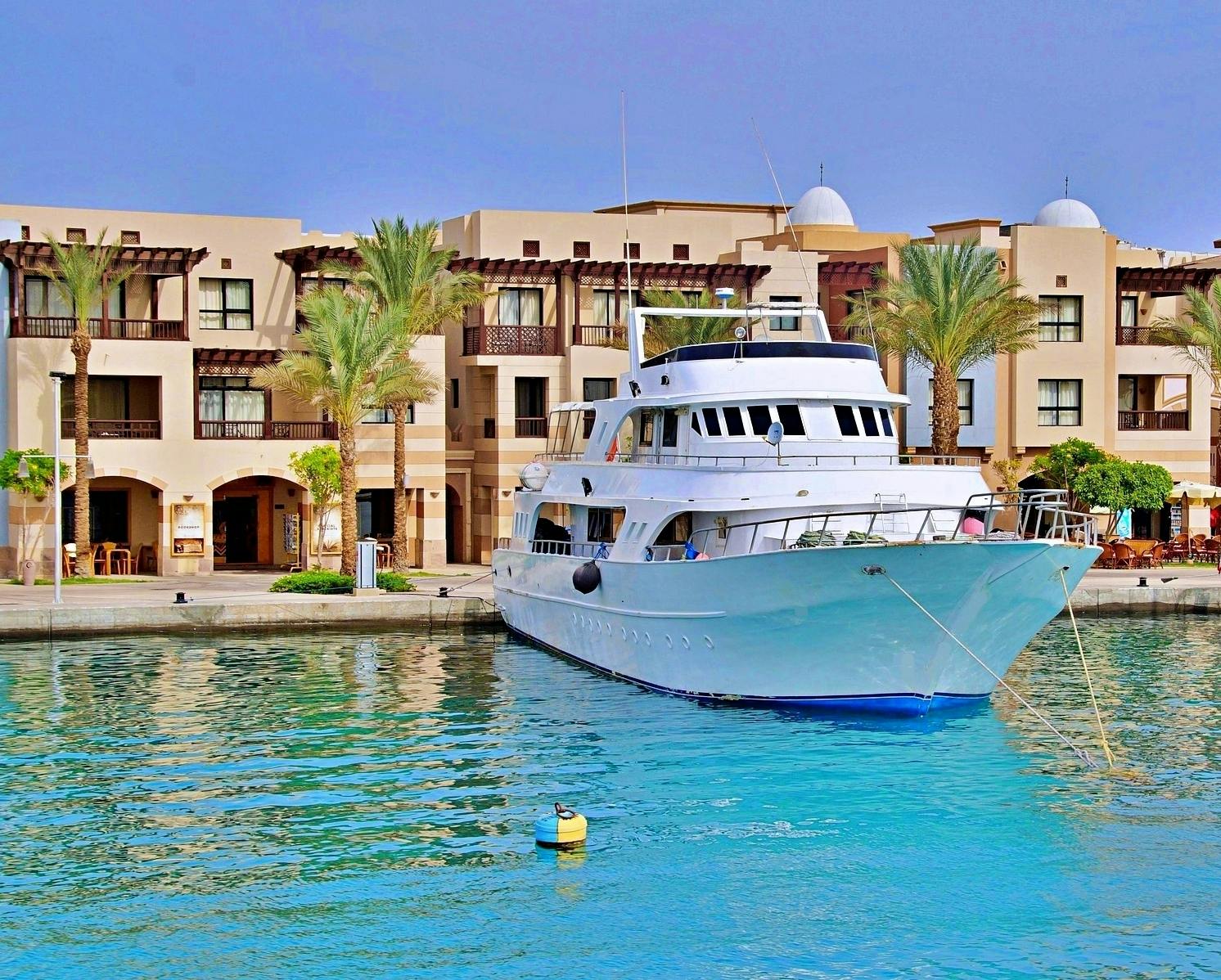 Excursión privada en barco para practicar snorkel y visitar una isla, con almuerzo incluido, desde Hurghada