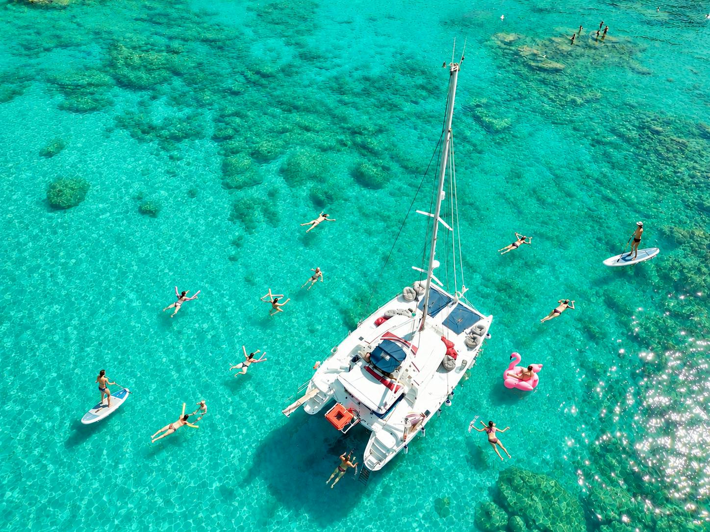 Anthony Quinn, Afandou und Ladiko Bay – All-inclusive-Katamaranfahrt