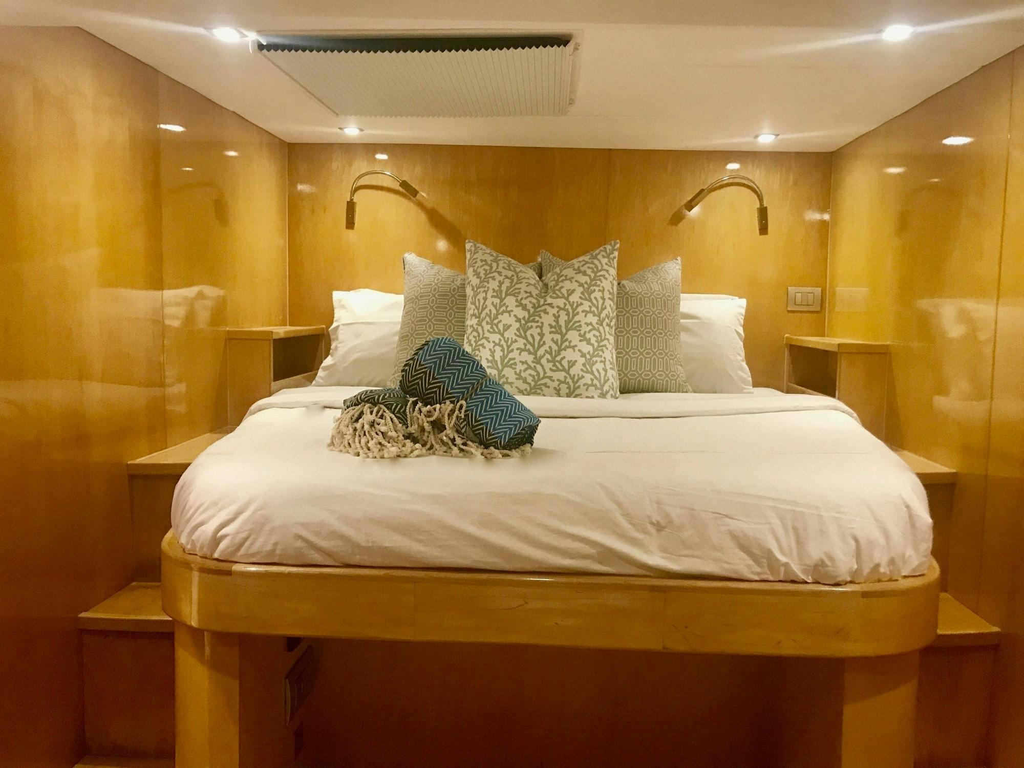 Luxury small-group catamaran cruise by Jamwest