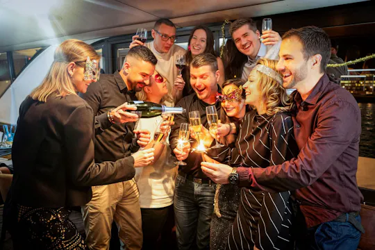 Silvester-Prosecco-Bootsfahrt um Mitternacht