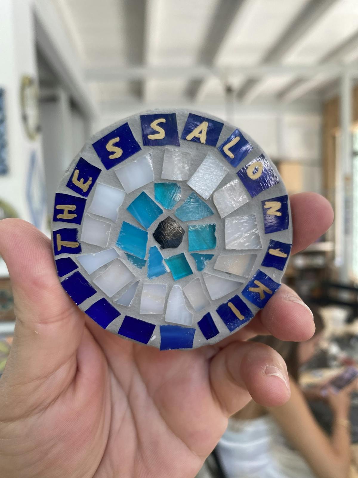 Mozaïekworkshop in Thessaloniki met het maken van handgemaakte magneten