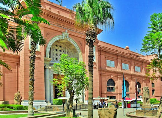 Excursión de día completo al Museo Egipcio y a la Aldea Faraónica