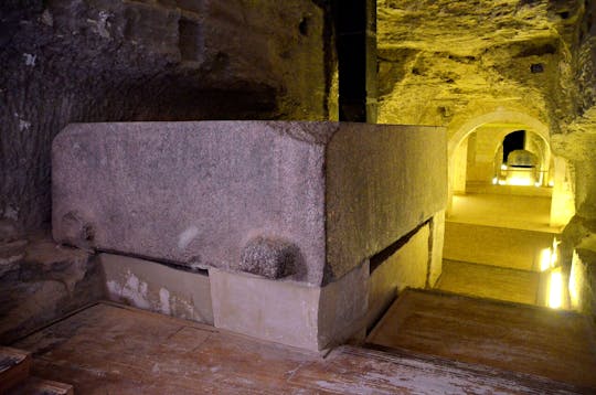 Excursión de día completo para descubrir la pirámide escalonada de Saqqara, el Serapio y la tumba de Mereruka