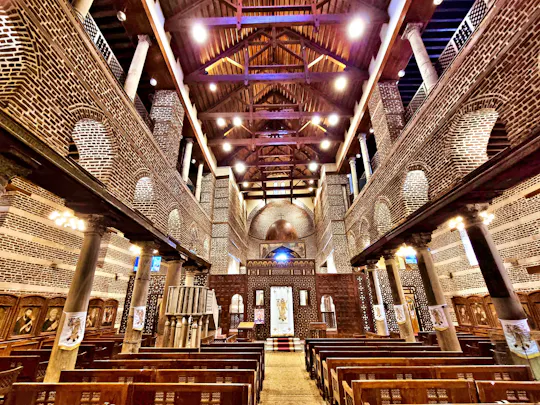 O Cairo antigo com a igreja suspensa, o museu copta e as mesquitas