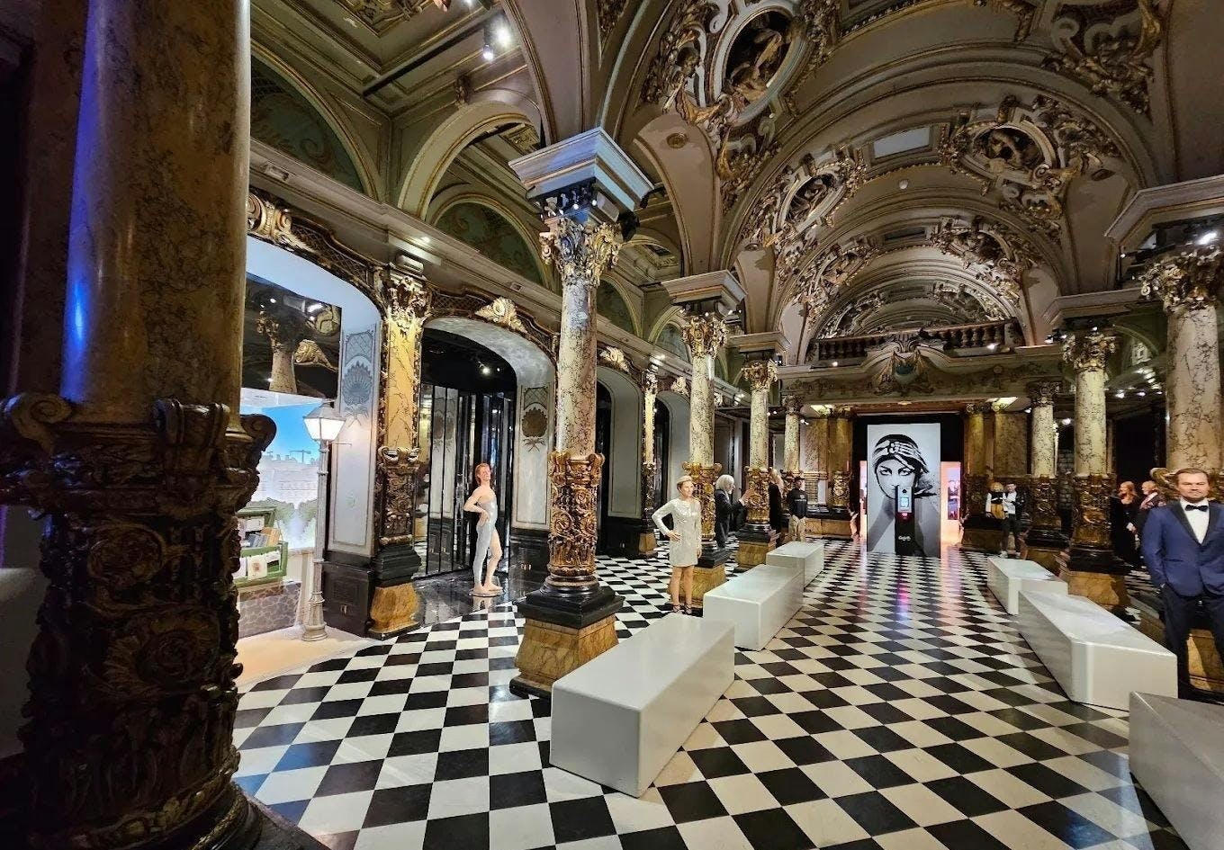 Visita autoguiada con audioguía por París con entrada al Museo de Cera de Grévin
