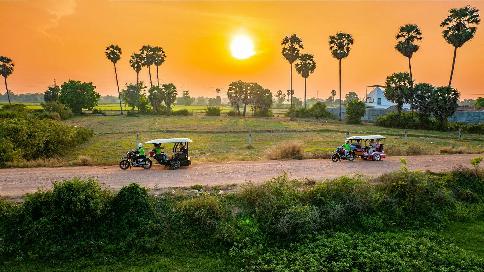 Wycieczka do farmy jedwabiu Lotus i podziwianie zachodu słońca na wsi z przejażdżką tuk-tukiem w Siem Reap