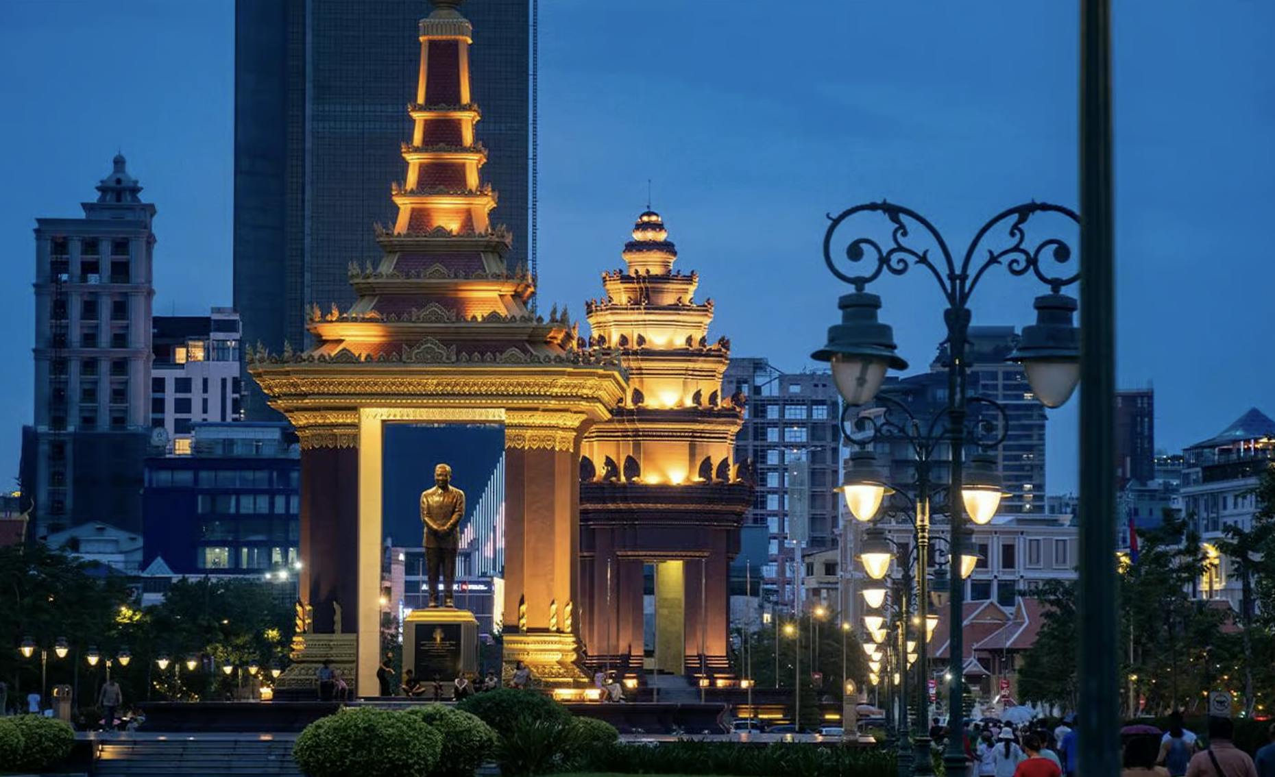 Phnom Penh evening city highlight tour with sunset cruise by tuk-tuk