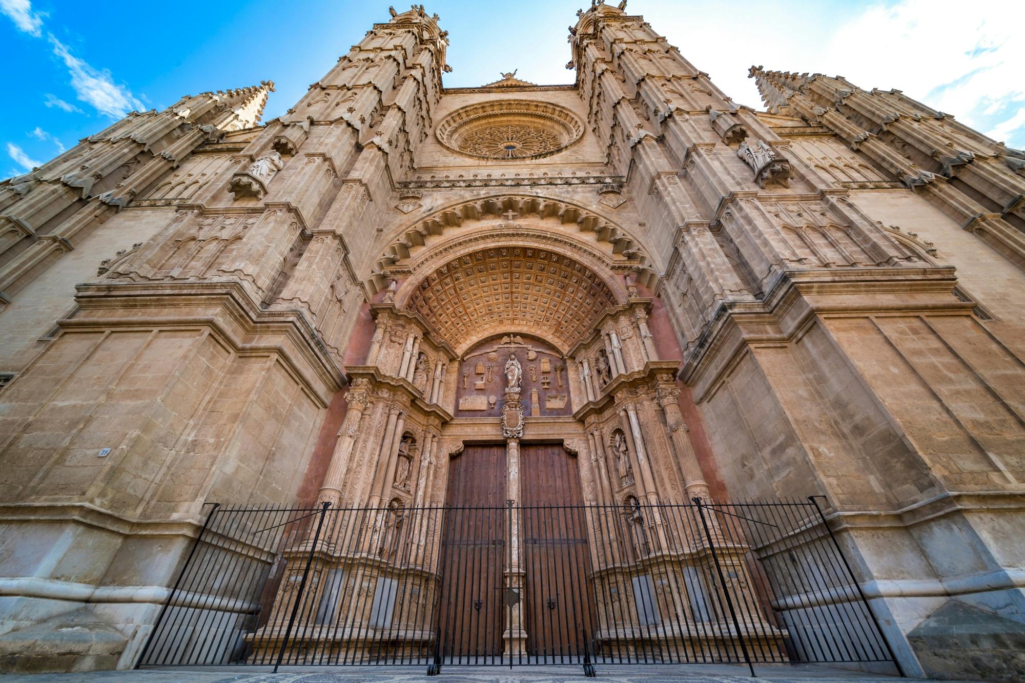 Palma tours with cathedral and Valldemossa options in Polish