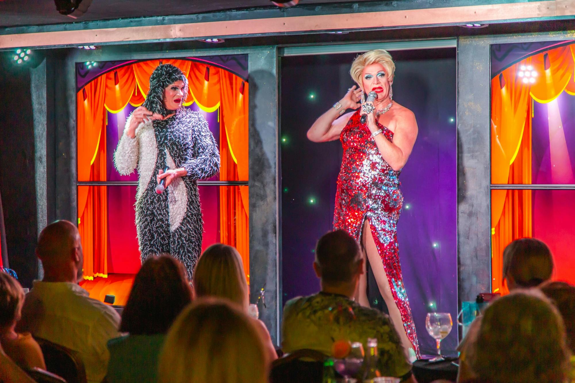 3PC_Spain_Lanzarote_Music_Hall_Tavern_Show_03.jpg