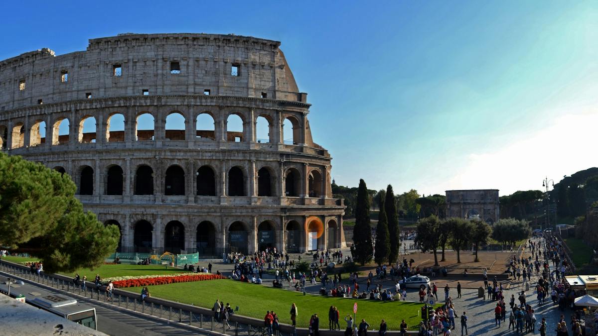 Tour in piccolo gruppo del Colosseo e della Roma antica con accesso all'Arena