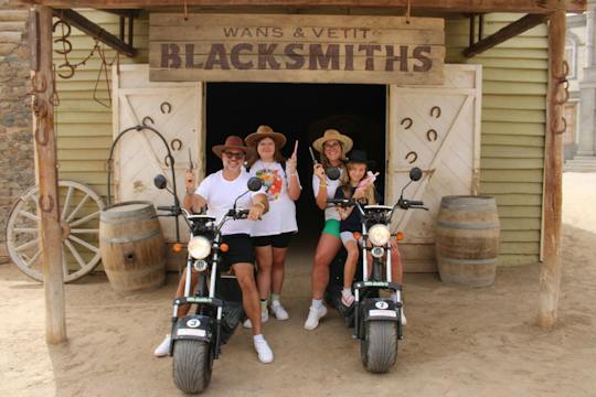 Passeio de bicicleta elétrica ou scooter elétrica por Maspalomas com o Wild West Sioux City Park