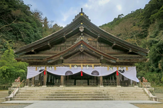 Sakaiminato private tour with Mizuki Shigeru Road and Miho Shrine