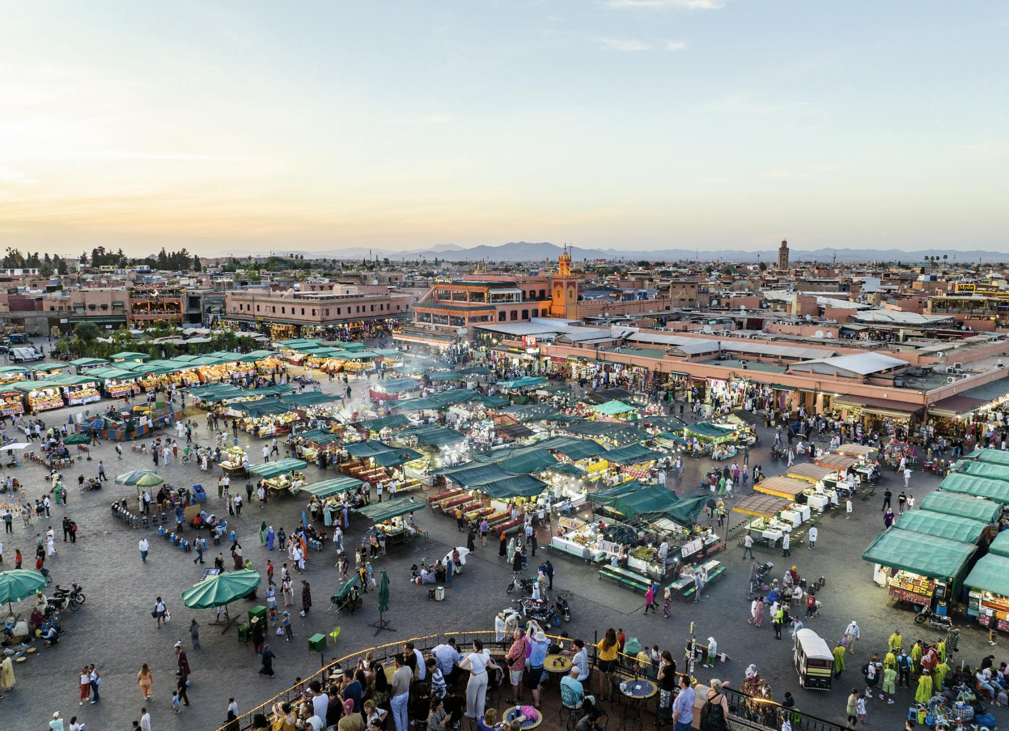 Circuit de 2 jours dans la médina de Marrakech, le désert d'Agafay et le safran de l'Ourika