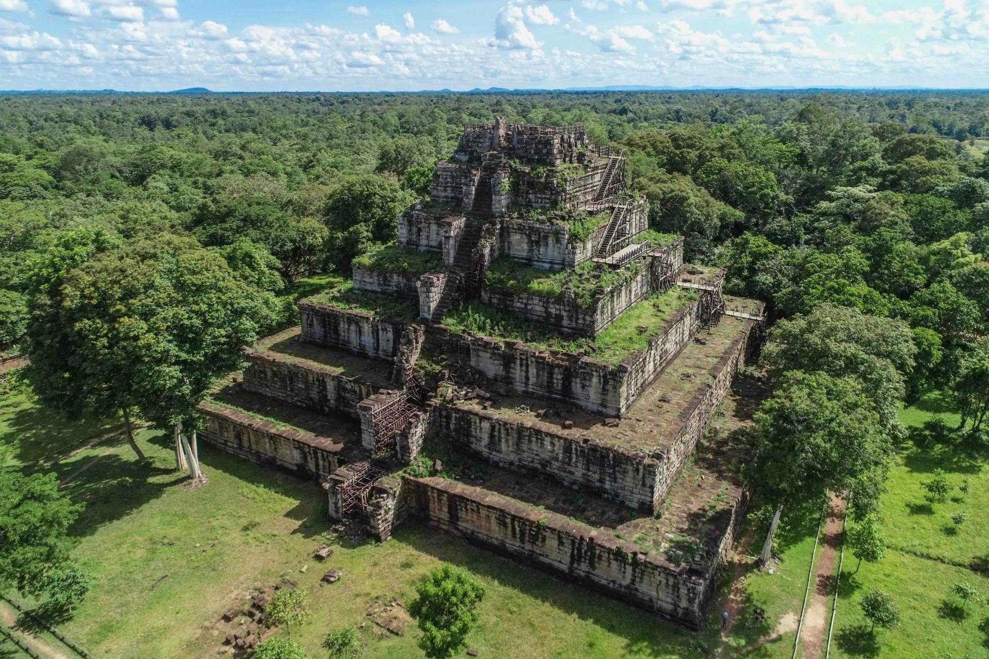 6-day Siem Reap tour with Kulen Mountain, floating village and Koh Ker