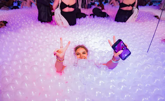 Experiência no Ballie Ballerson: piscina de bolas e bar de cocktails em Londres