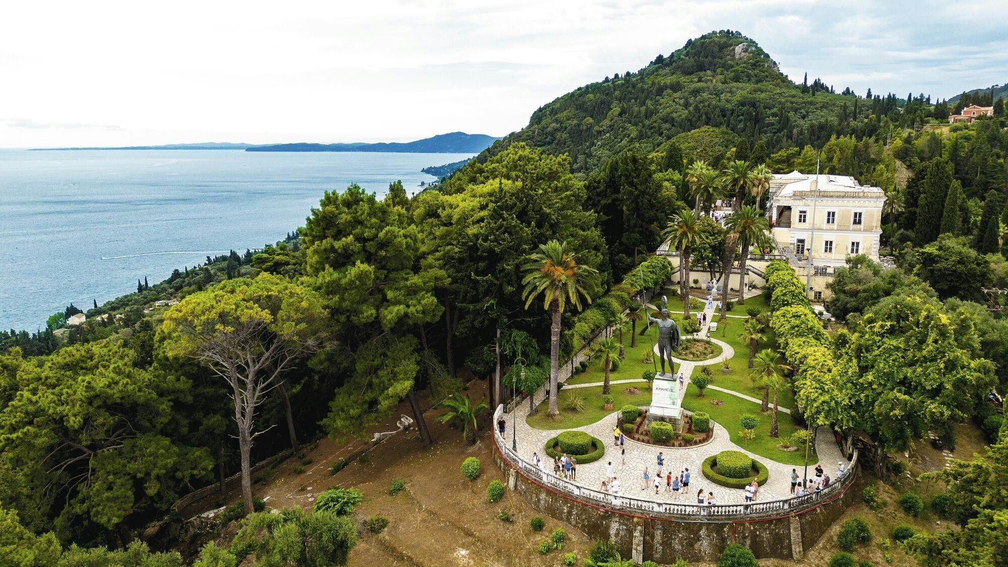 Tour di Corfù in piccolo gruppo con visita al Palazzo Achillion e a Paleokastritsa