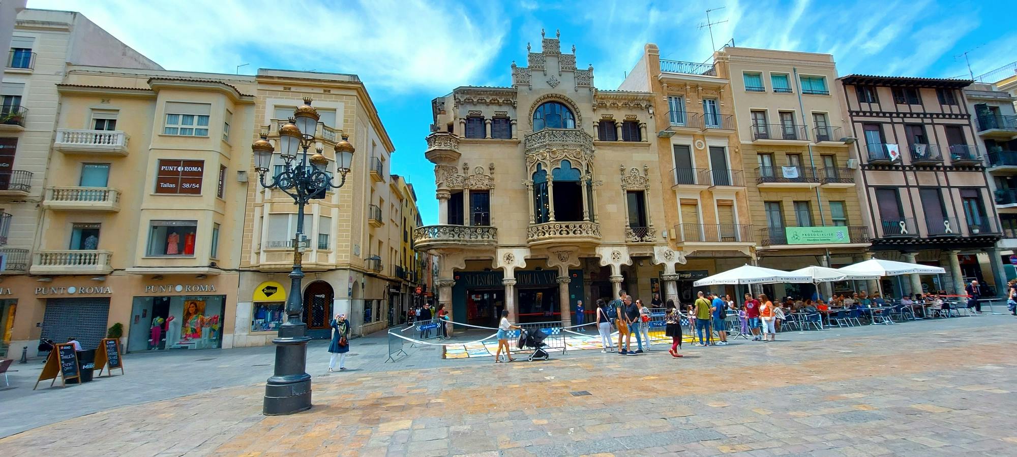 Half-day Reus heritage and shopping tour