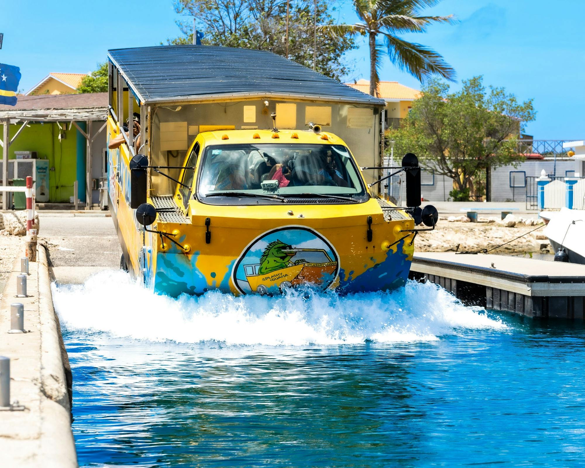 Splashy Iguana amfibiebus tour op Curaçao