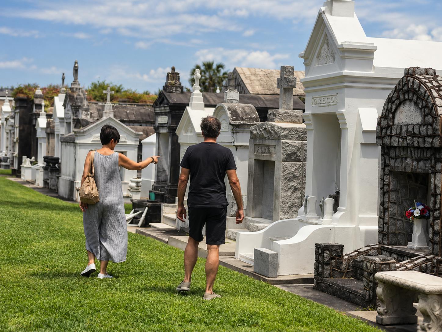 New Orleans citywide driving private tour with local musician