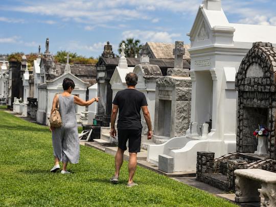 New Orleans citywide driving private tour with local musician