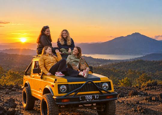 Mount Batur sunrise and natural hot springs 4WD tour