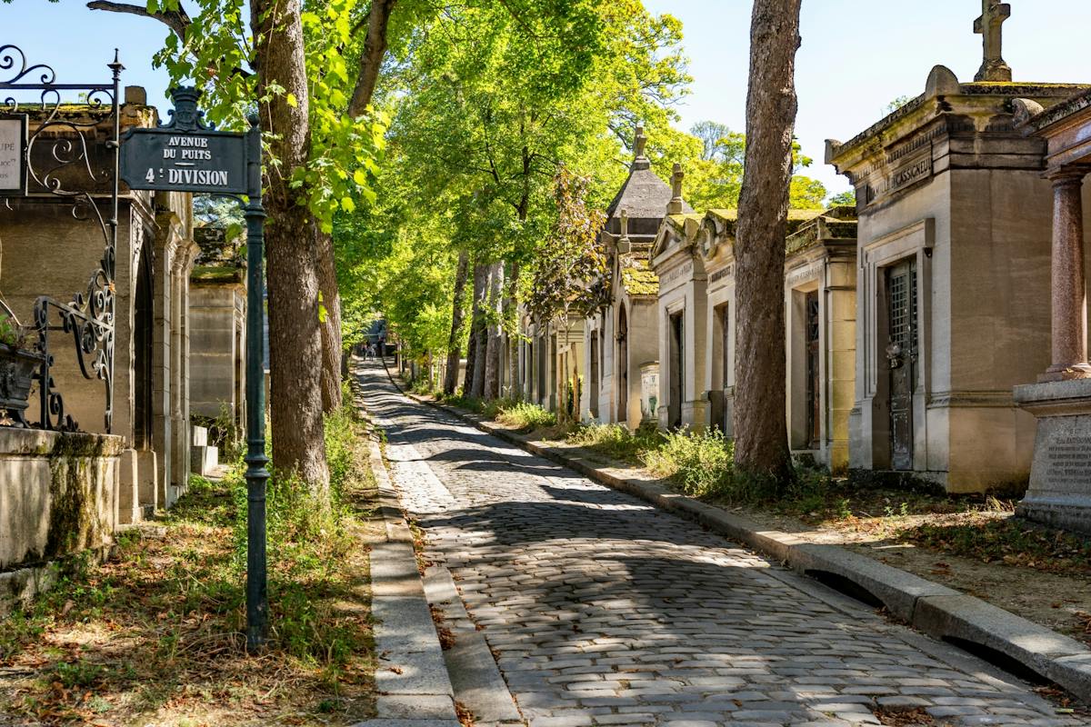 Rondleiding langs de beroemde graven van Parijs op de begraafplaatsen Père Lachaise en Montparnasse