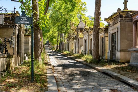 Wycieczka po kultowych grobach Paryża na cmentarzach Père Lachaise i Montparnasse
