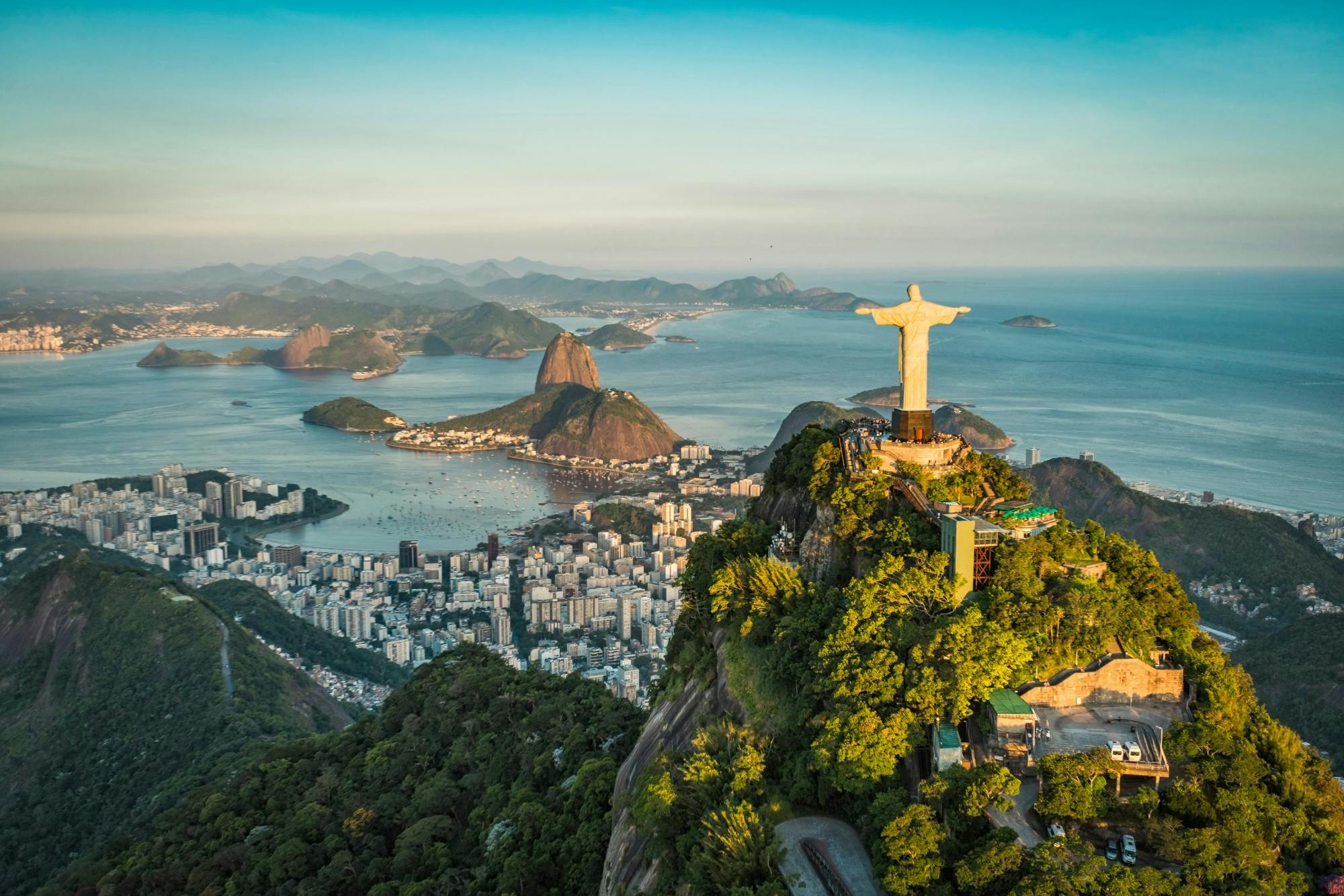Comboio do Cristo Redentor, teleférico do Pão de Açúcar e visita guiada ao Maracanã