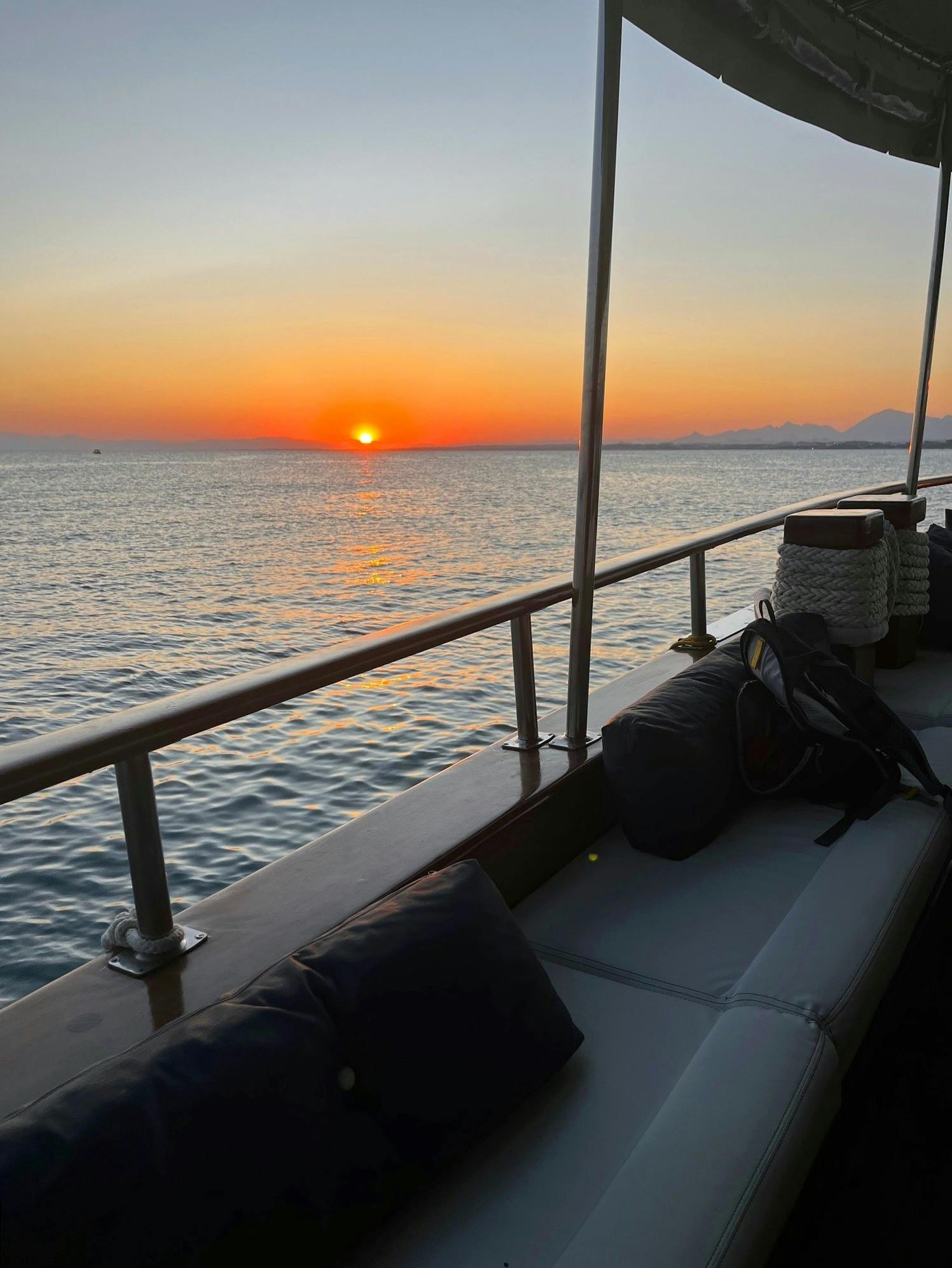 Zeiltocht bij zonsondergang in een kleine groep vanuit Antalya