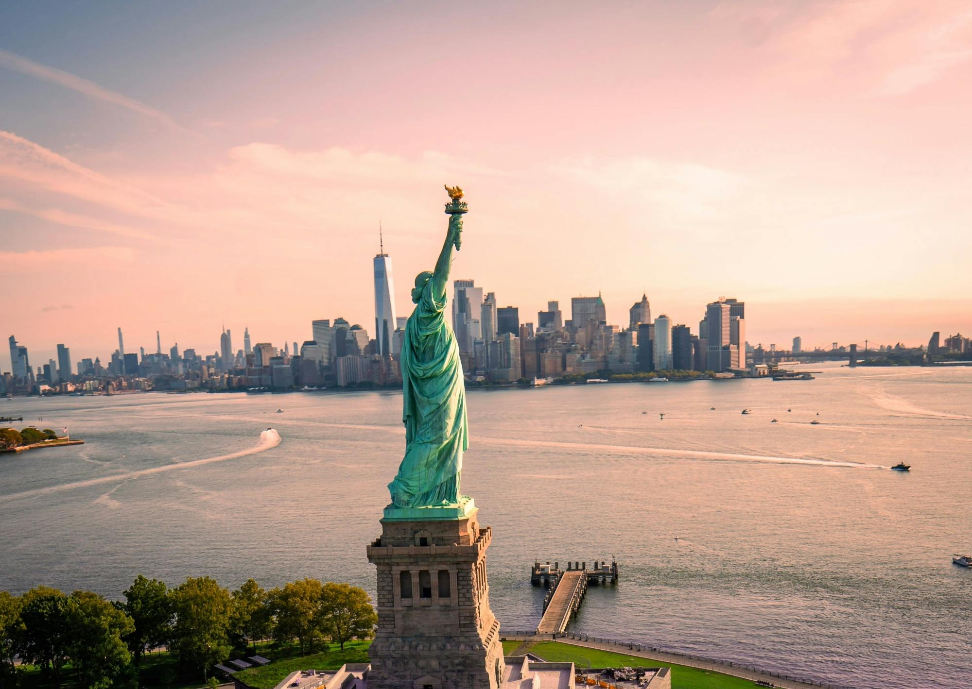 New York City Landmarks 90-minute sightseeing cruise