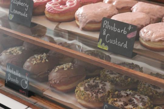 Edinburgh doughnut tour with local history and sweets tasting