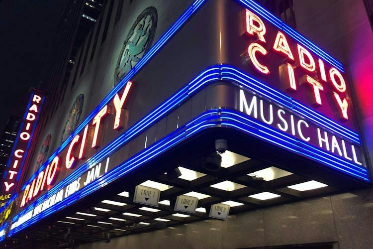 El espectáculo «Radio City Christmas Spectacular» y el Empire State Building