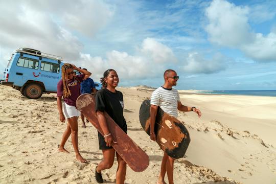 Sandboarden in de duinen van Morra de Areia op Boa Vista