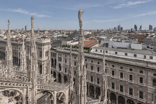 Acesso direto à Catedral Duomo de Milão e visita guiada ao terraço