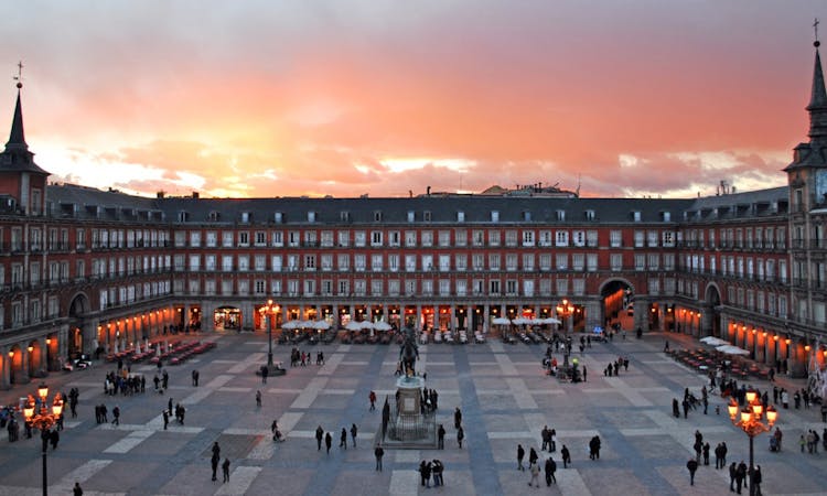 Madrid highlights with entrance and guided tour to the Royal Palace