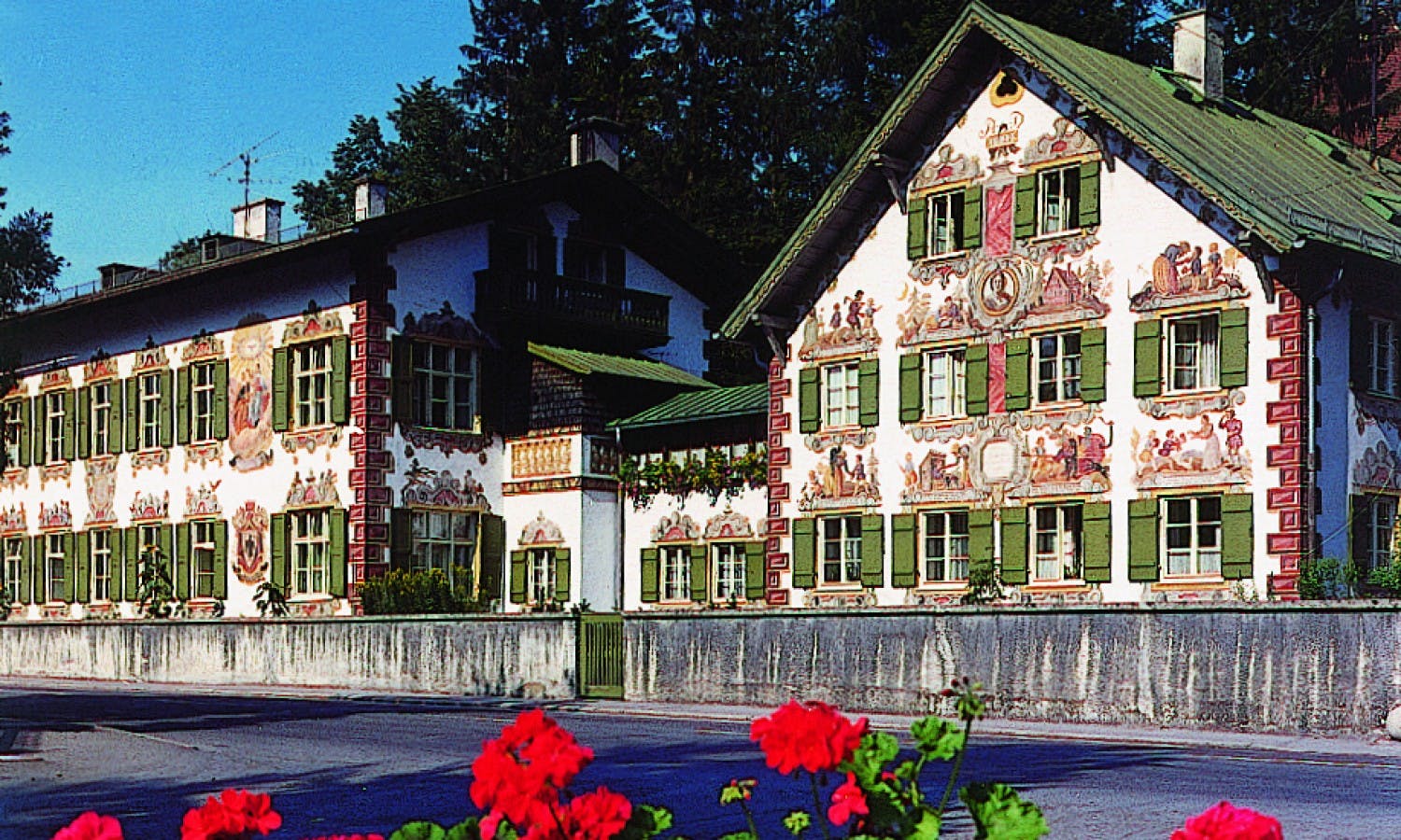 Neuschwanstein, Linderhof Castles and Oberammergau Village: Full Day Trip from Munich