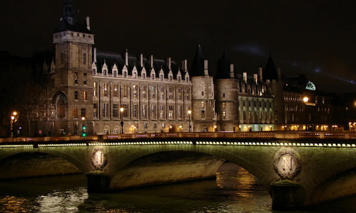 The Dark Heart of Paris - Guided Walking Tour