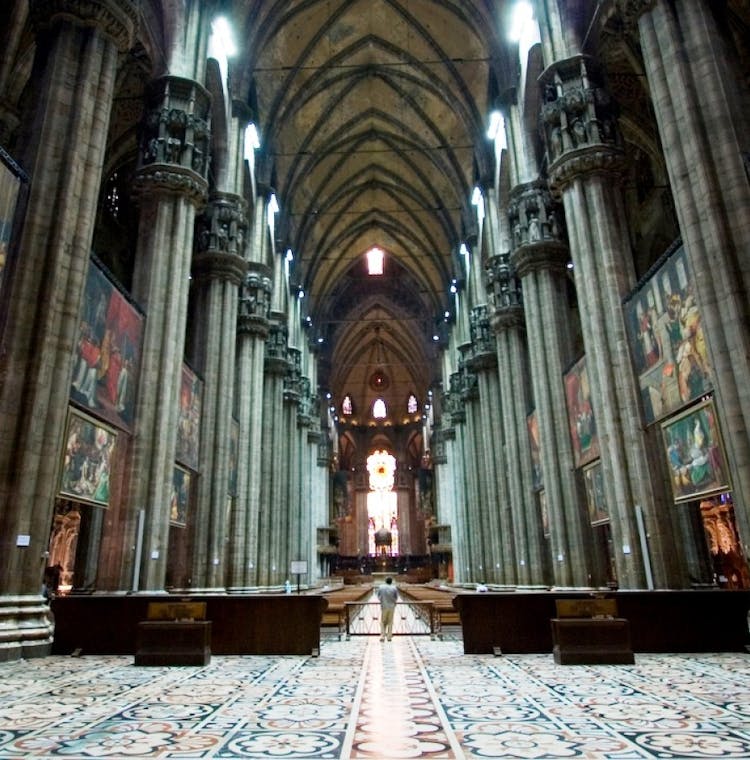 Duomo Cathedral + Rooftop: Skip the Line Tour for Small Group