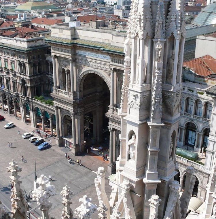 Duomo Cathedral + Rooftop: Skip the Line Tour for Small Group
