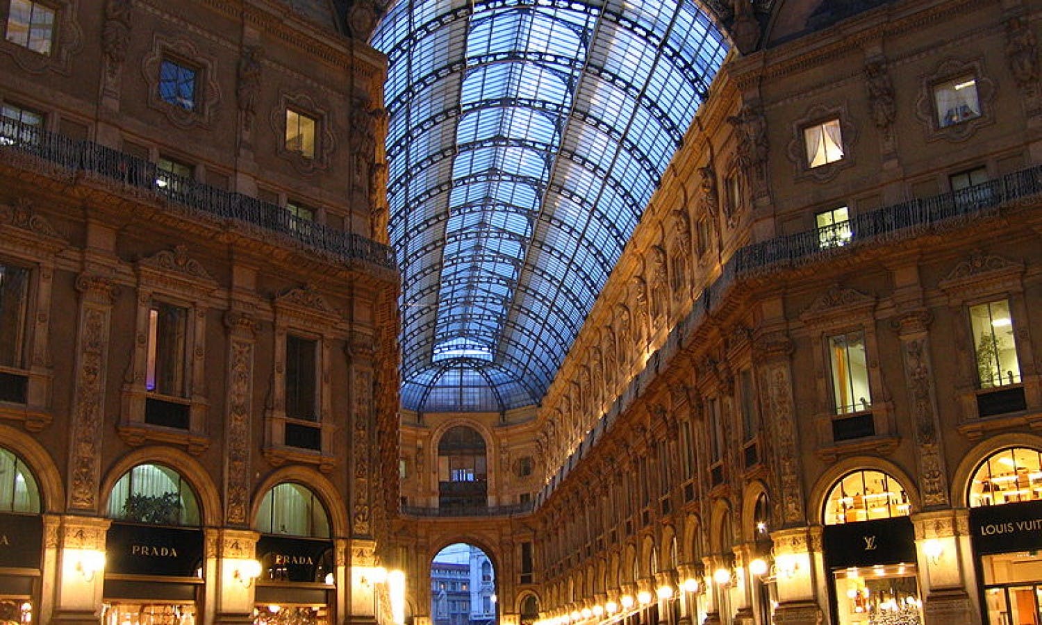 Exclusive Guided Tour in Milan: La Scala, Duomo Square and Galleria